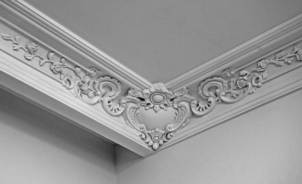 Потолочный плинтус